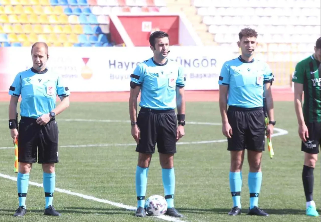 Derbinin VAR hakemi belli oldu! Fenerbahçe ve Trabzonspor kozlarını paylaşıyor