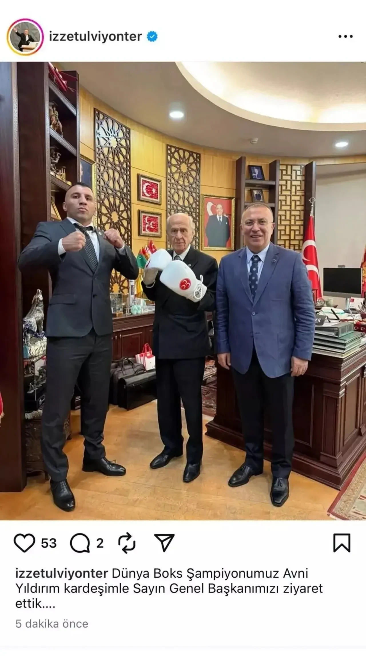 Devlet Bahçeli boks eldiveni giydi! Sürpriz ziyarete uygun poz