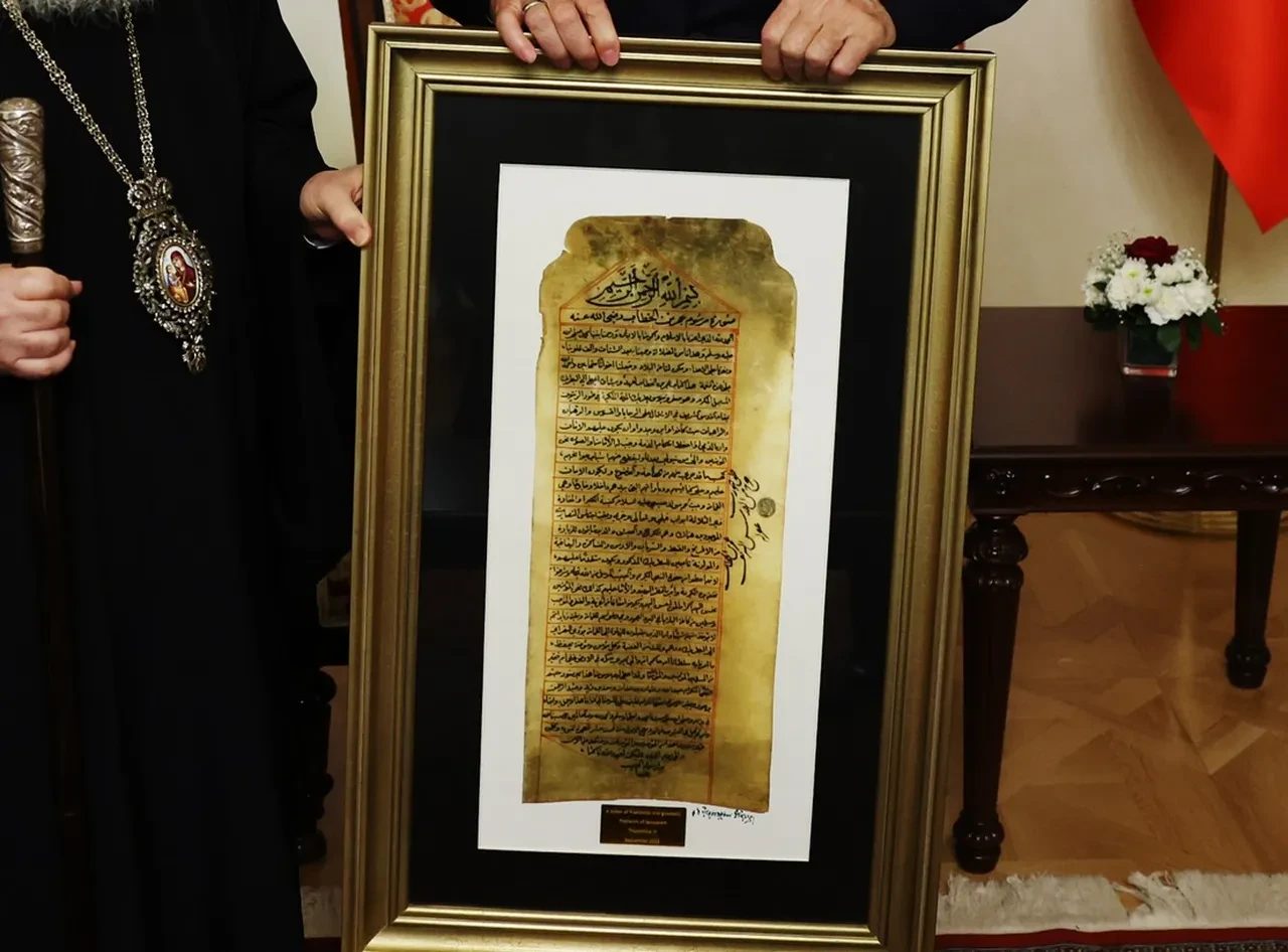 Kudüs Rum Ortodoks Patriğinin Cumhurbaşkanı Erdoğan'a verdiği hediye dikkat çekti