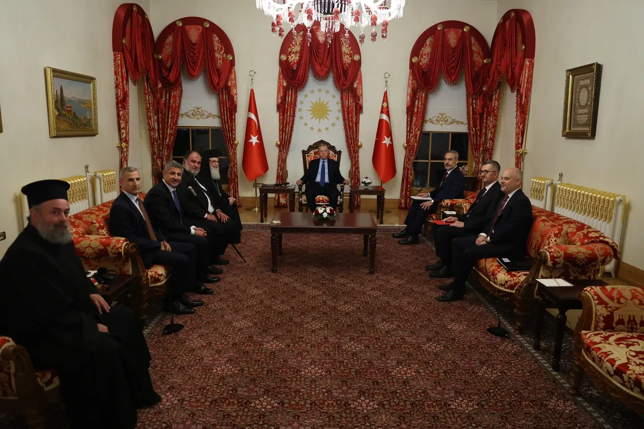 Kudüs Rum Ortodoks Patriğinin Cumhurbaşkanı Erdoğan'a verdiği hediye dikkat çekti