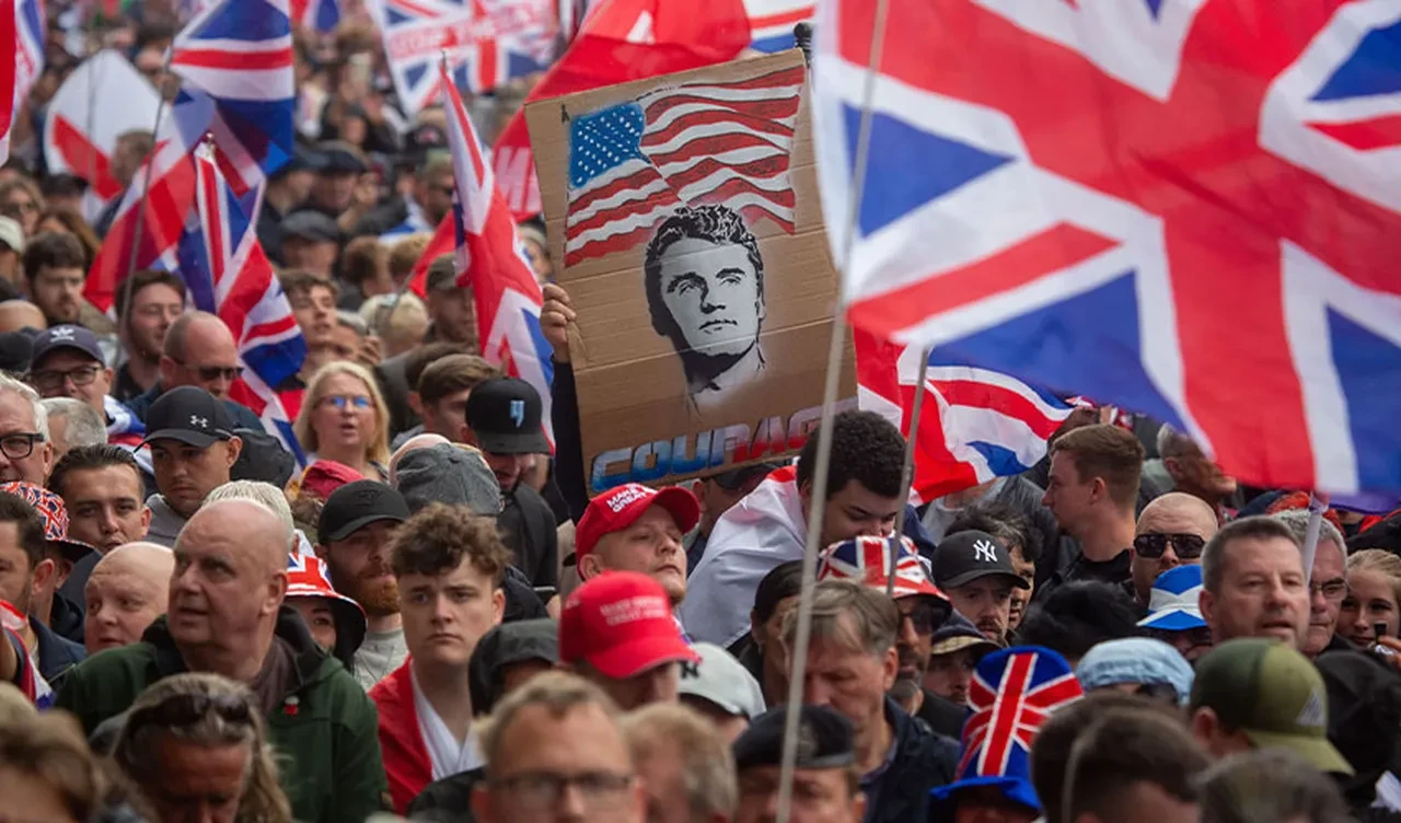 Londra'da "Krallığı Birleştir" protestoları kaosa dönüştü! 26 polis yaralı, 25 kişi gözaltında
