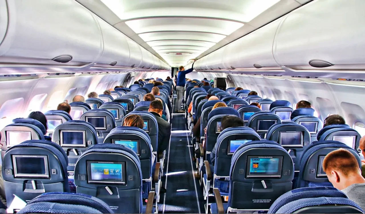 Sarhoş pilot uçakta kaosa neden oldu! Yolculara küfürler etti, tutuklanmamak için direndi