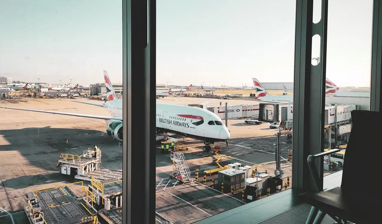 Sarhoş pilot uçakta kaosa neden oldu! Yolculara küfürler etti, tutuklanmamak için direndi