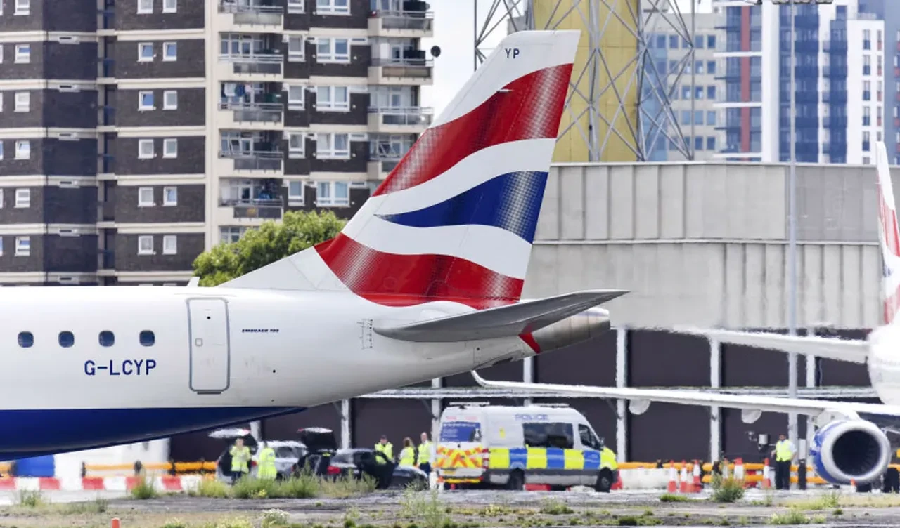 Sarhoş pilot uçakta kaosa neden oldu! Yolculara küfürler etti, tutuklanmamak için direndi