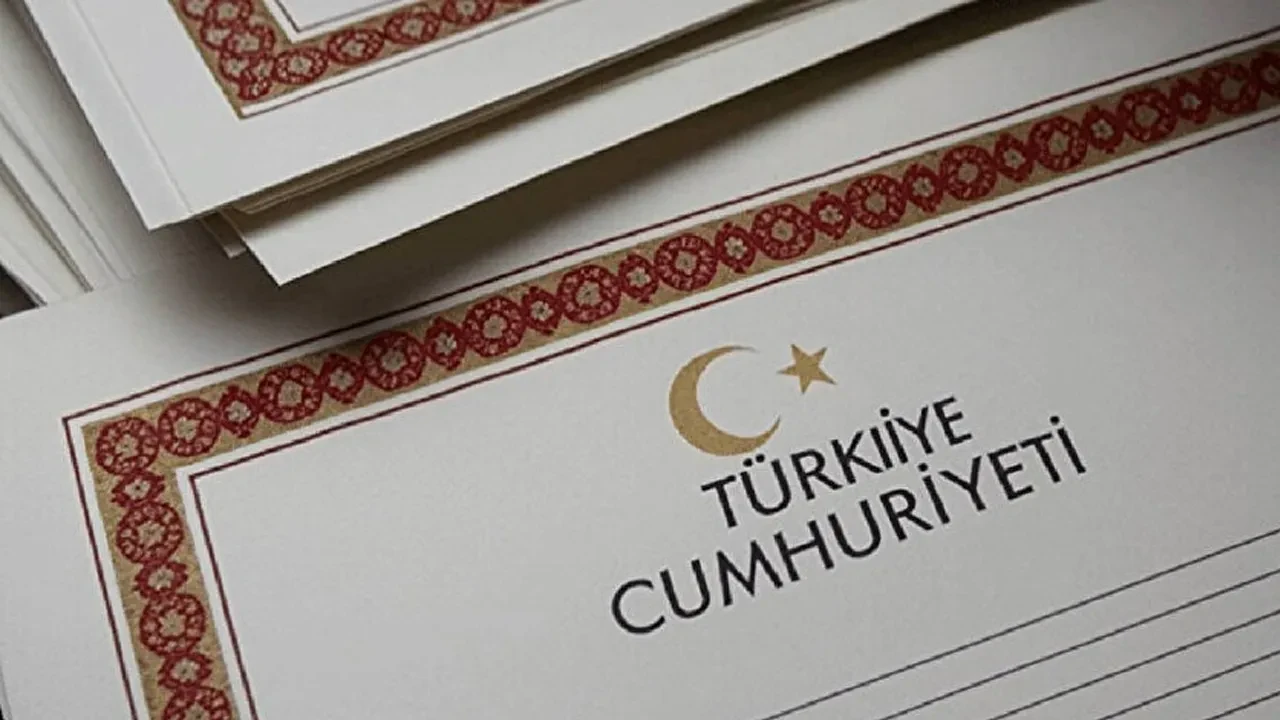 Sahte diploma skandalında yeni detaylar! Seç, beğen, al... Diplomaları harita çizim uzmanları yaptı