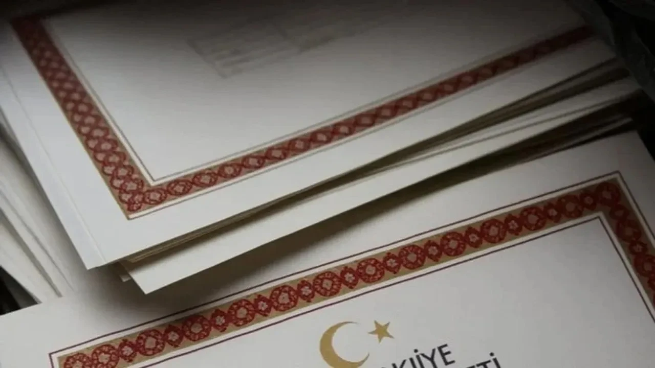 Sahte diploma skandalında yeni detaylar! Seç, beğen, al... Diplomaları harita çizim uzmanları yaptı