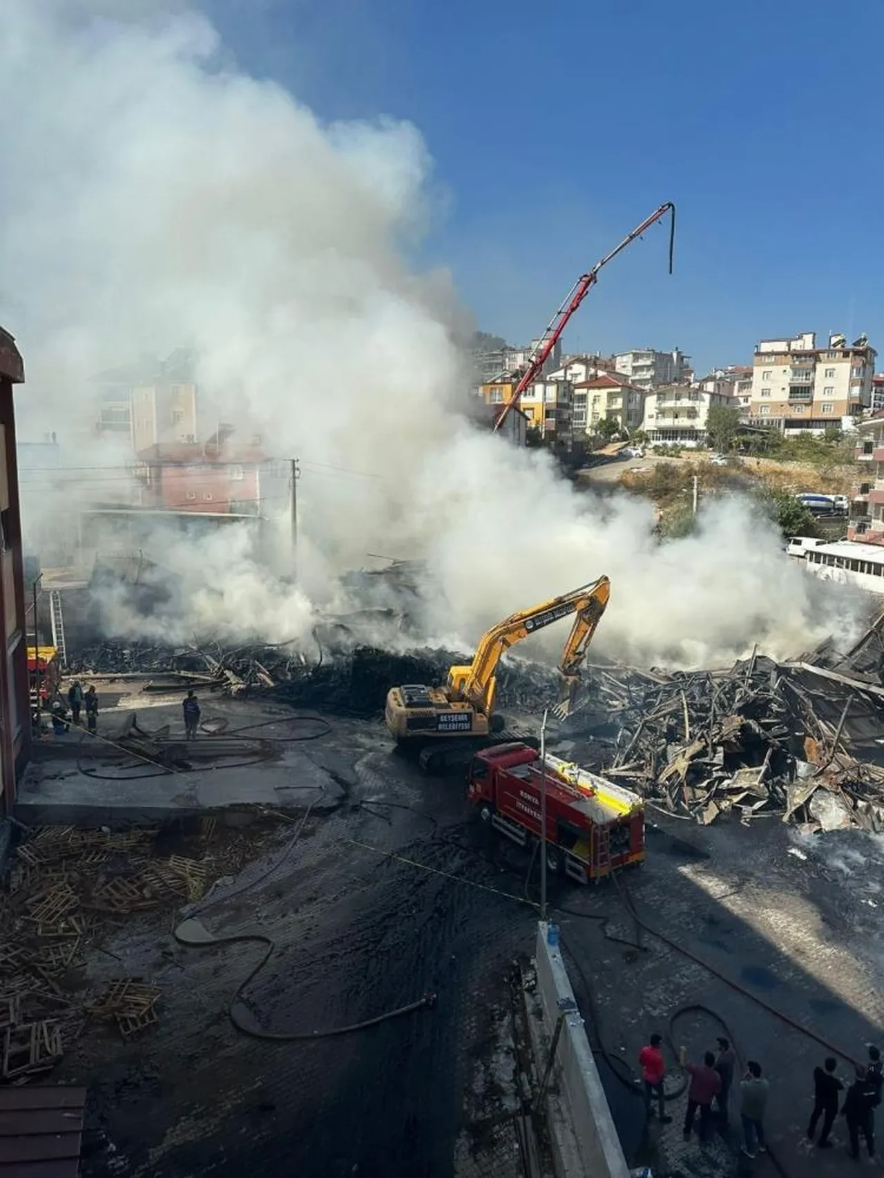 Silah fabrikasında yangın paniği! Tüm şehir alarma geçirildi.