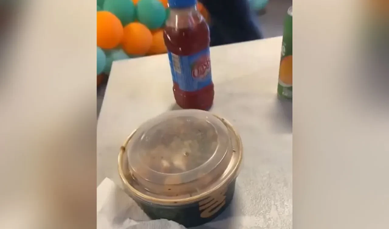 Sosyal medya fenomeni Paris'i birbirine kattı! Ücretsiz yemek dağıtma etkinliği izdihamla sonlandı