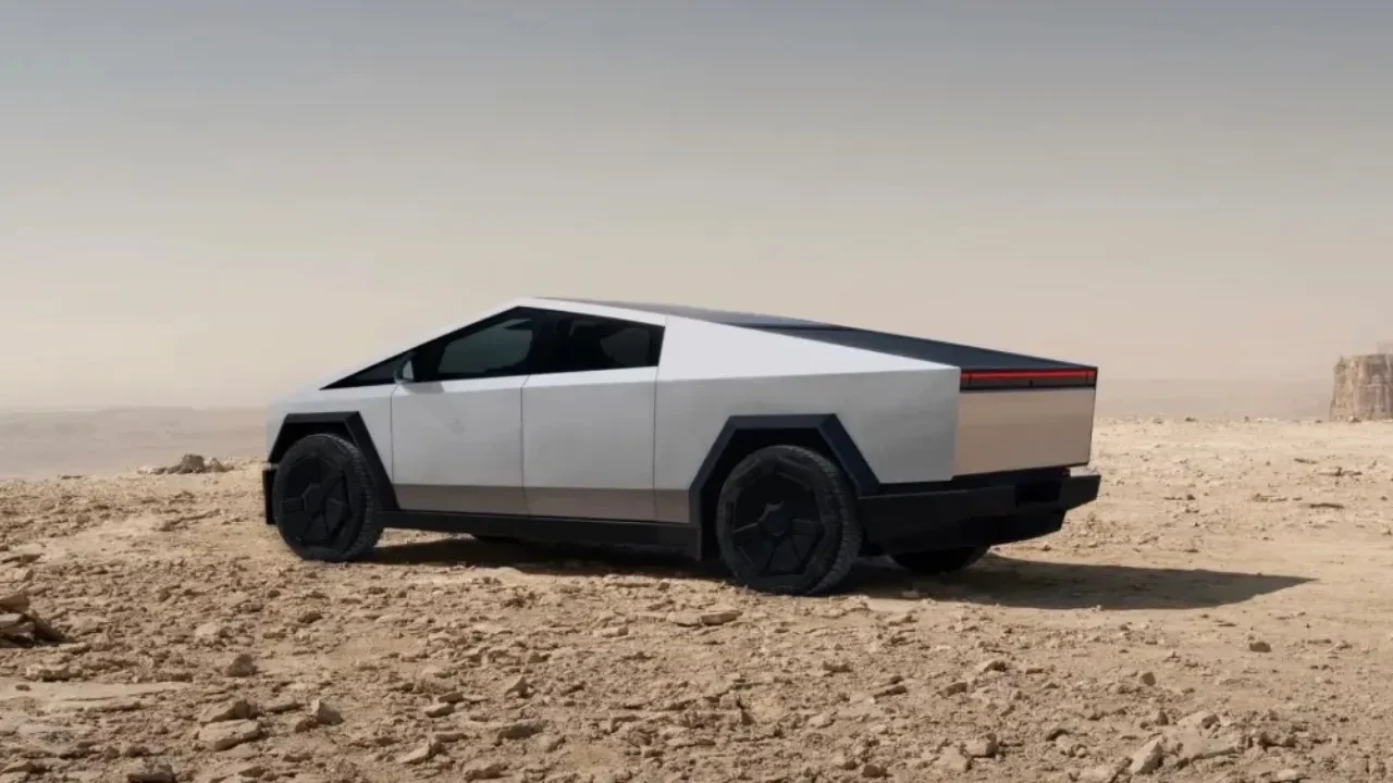 Tesla'dan Cybertruck kararı! 5 ay önce sahneye çıktı, 5 dakikada tarihe karıştı