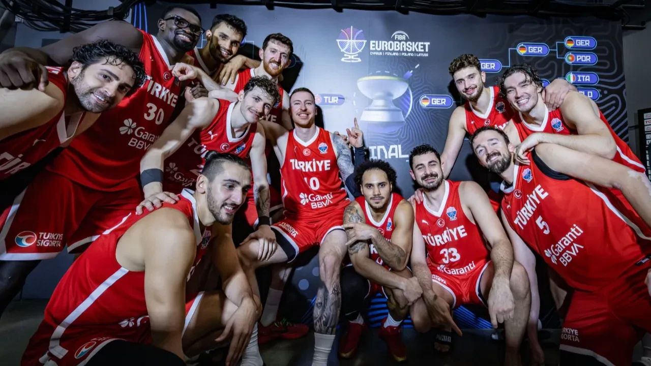 /spor/turkiye-avrupa-sampiyonlugu-icin-sahaya-cikiyor-3248871