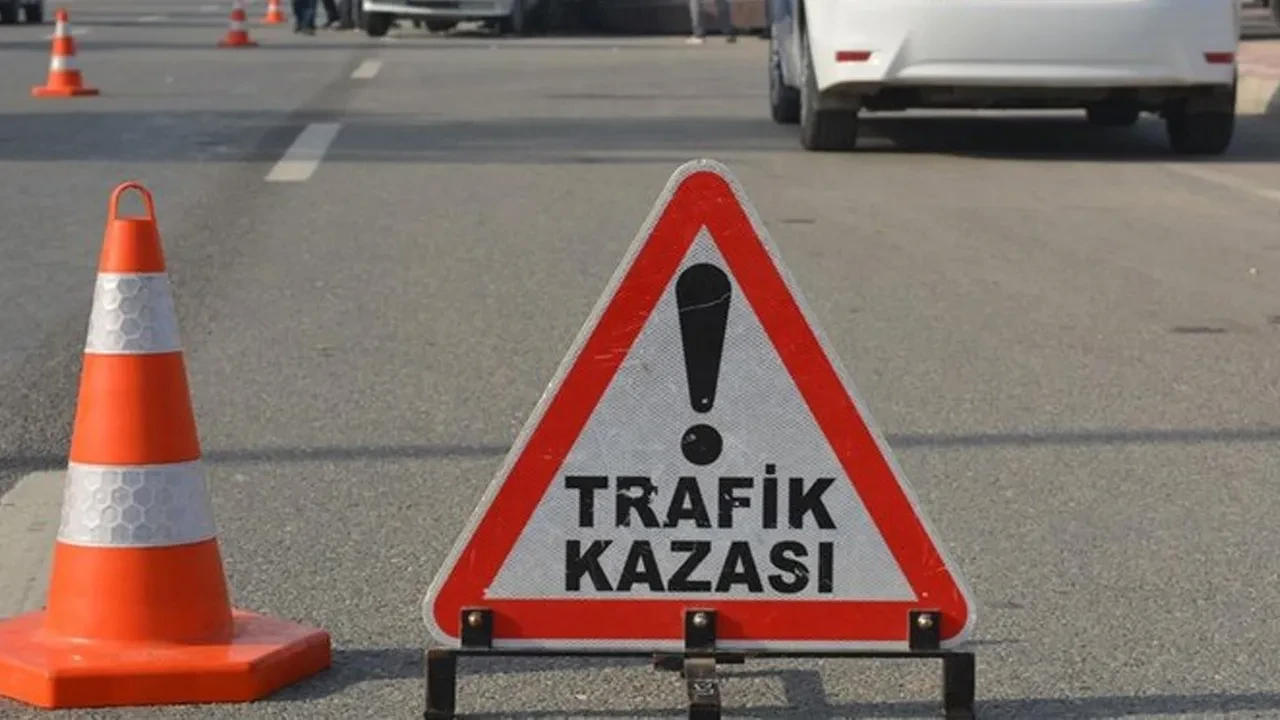Antalya'da feci kaza! Otomobille tır çarpıştı: Sürücü kurtarılamadı