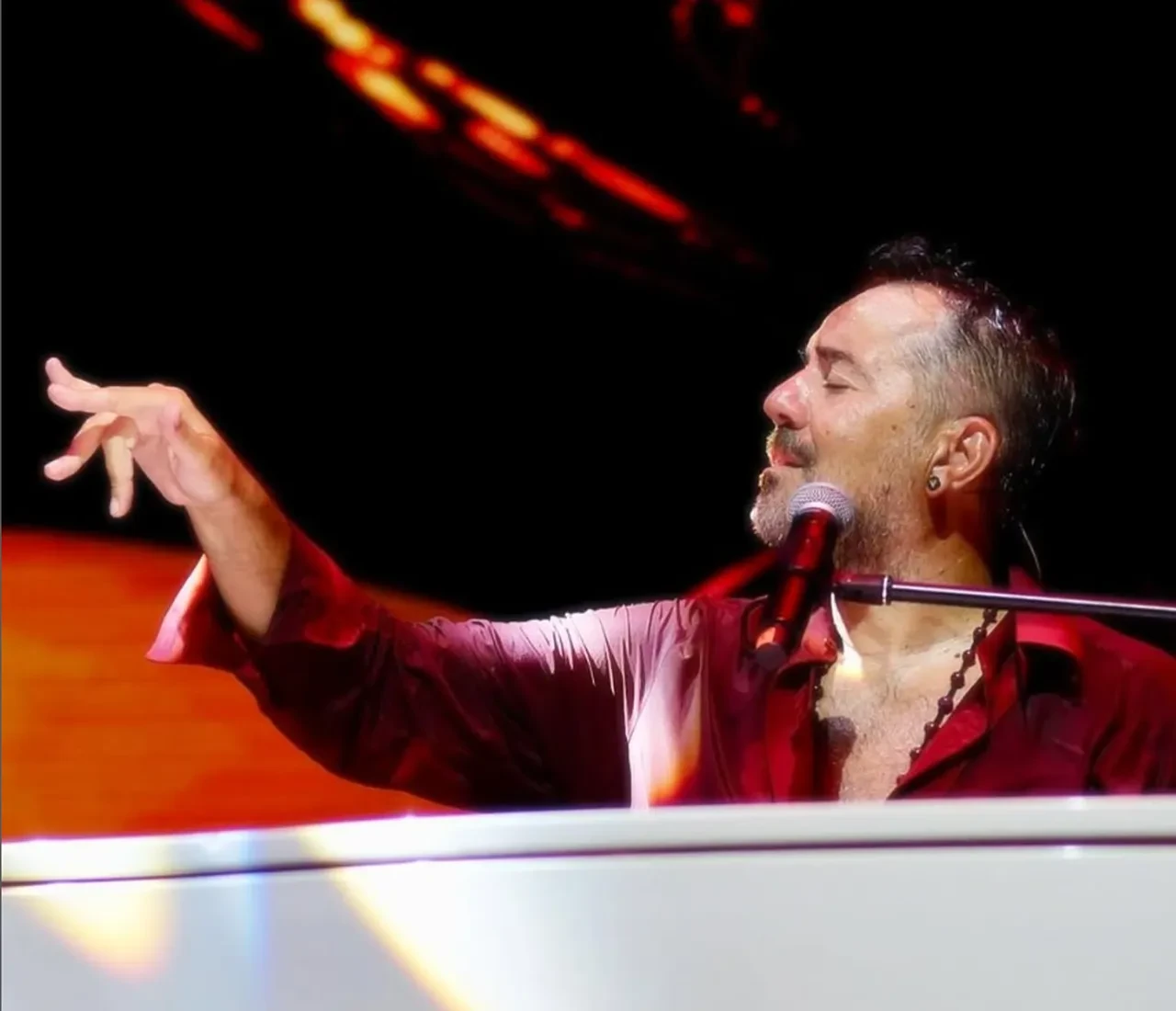 Ata Demirer evliliğe yeşil ışık yaktı! Aşk dolu paylaşımlara beğeni yağdı