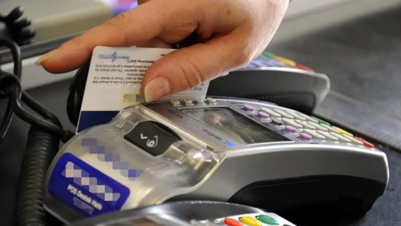 Banka kartını arkadaşına verdi, hayatı karardı! Hapis cezasını görünce şoke oldu