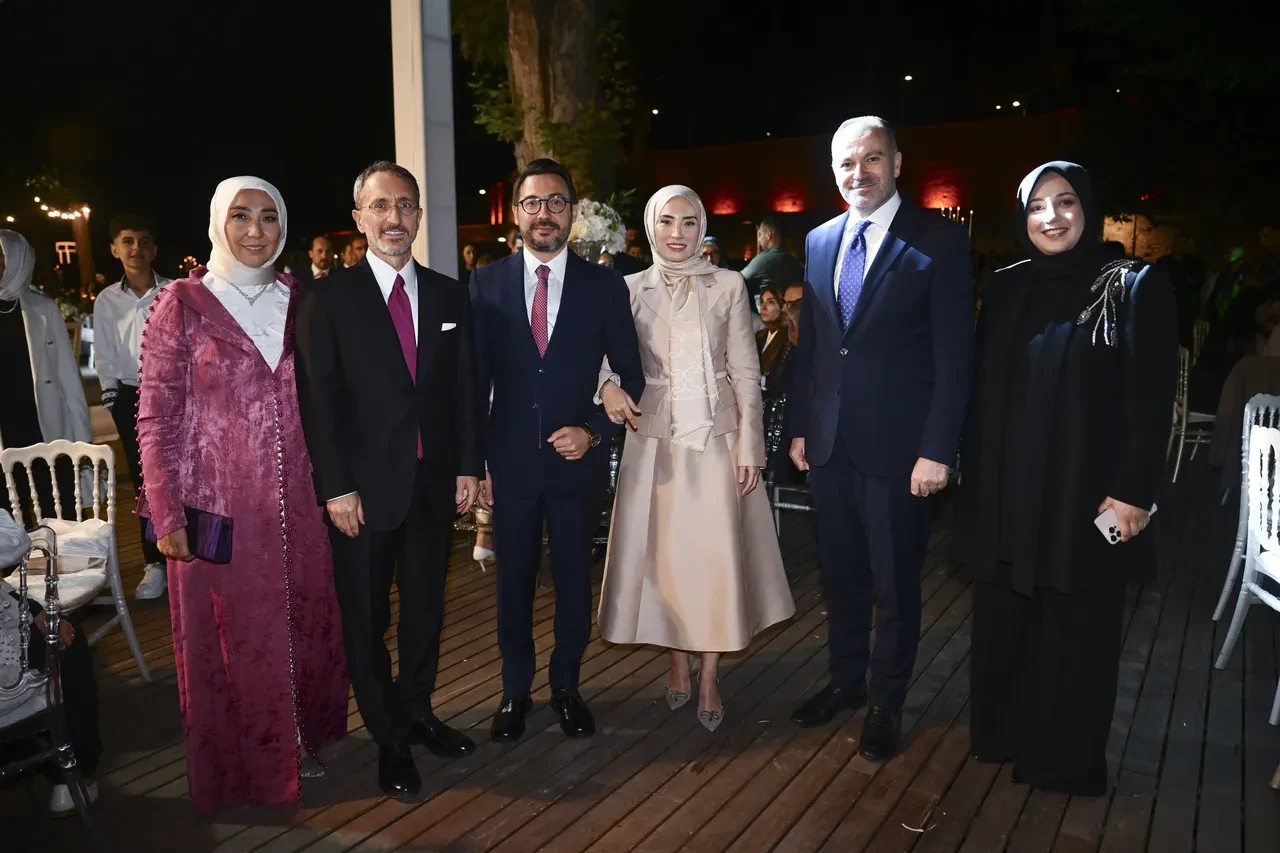 Fahrettin Altun'un oğlu evlendi! Hulusi Akar'ın sözleri düğüne damga vurdu: Buna müsaade etmemeli