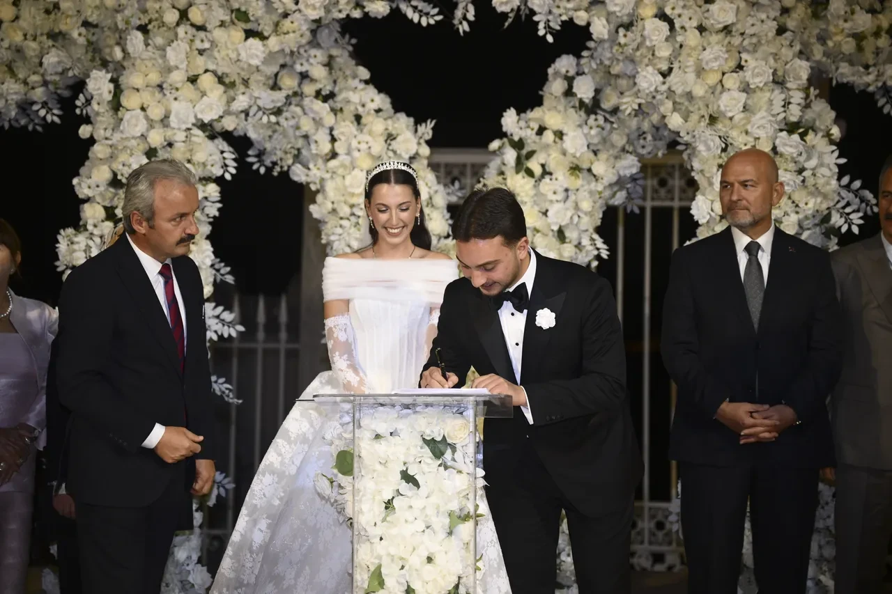 Fahrettin Altun'un oğlu evlendi! Hulusi Akar'ın sözleri düğüne damga vurdu: Buna müsaade etmemeli