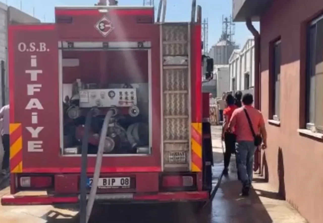 Gaziantep’te ıslak mendil fabrikasında yangın!