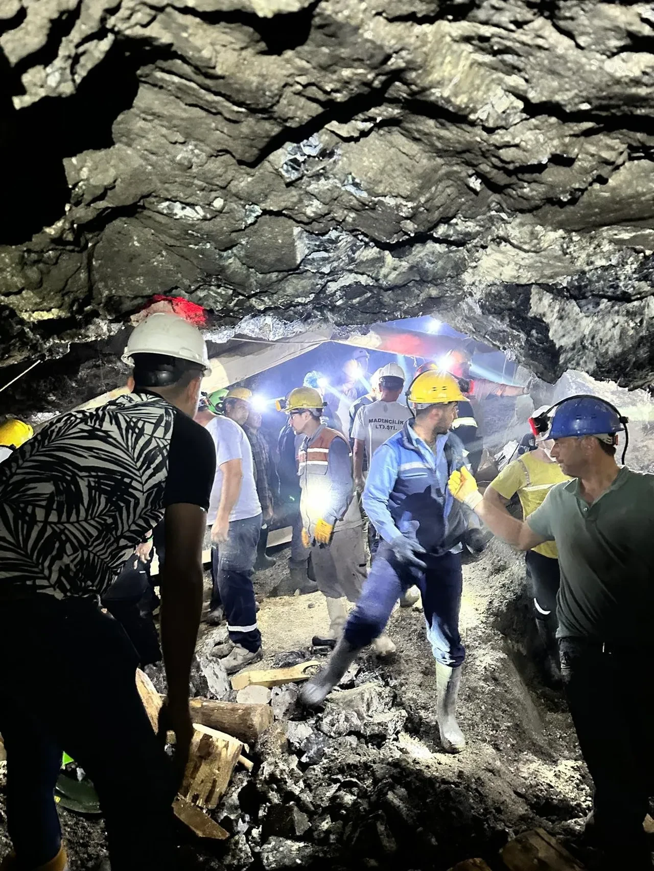 Göçükten sağ olarak kurtarılan madenciden acı haber