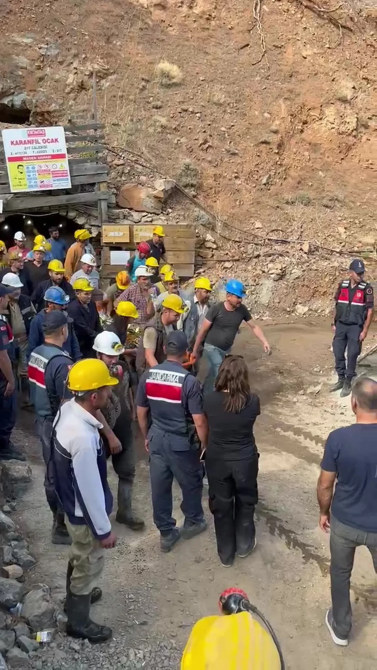 Göçükten sağ olarak kurtarılan madenciden acı haber