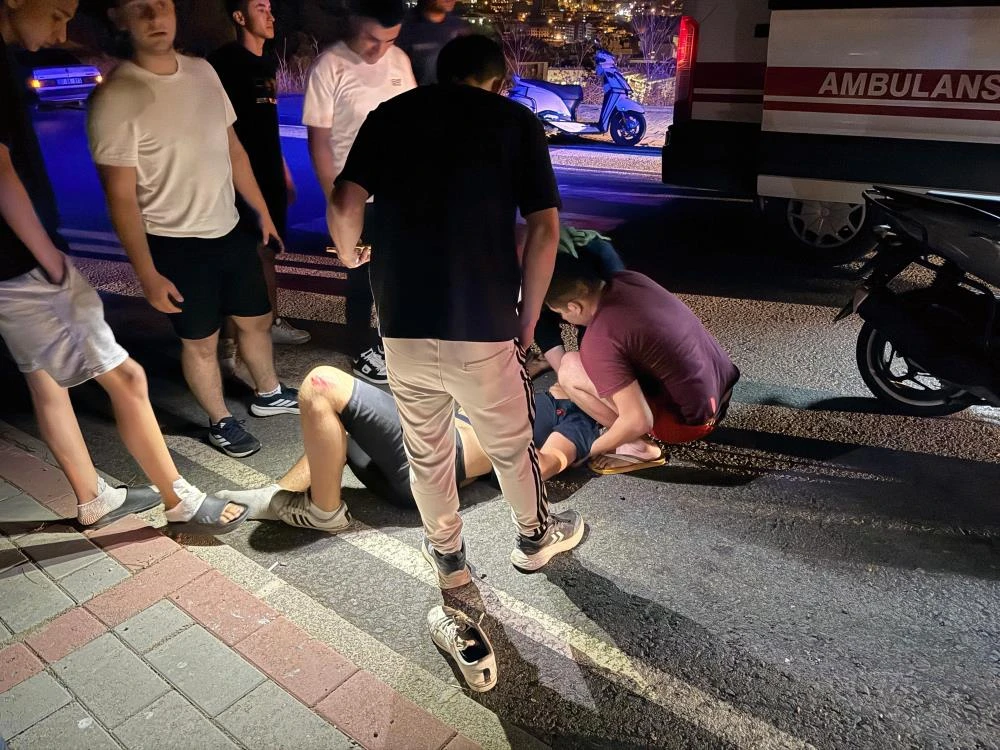 Antalya'da iki motosikletin çarpıştığı kazada 3 çocuk yaralandı