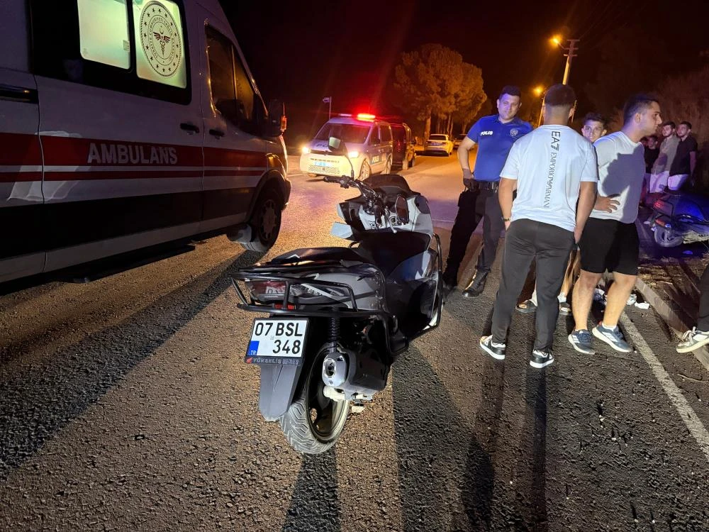 Antalya'da iki motosikletin çarpıştığı kazada 3 çocuk yaralandı