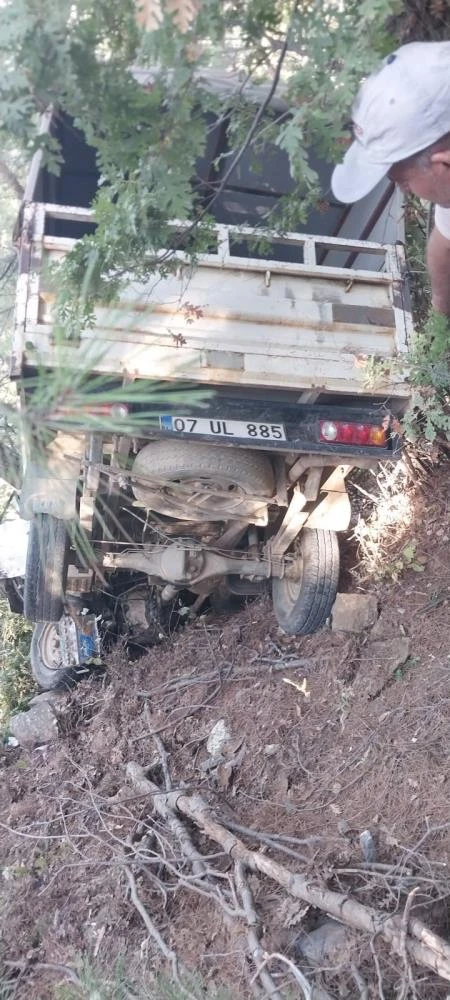 Antalya'da feci kaza: Kamyonet uçuruma yuvarlandı, sürücü hayatını kaybetti