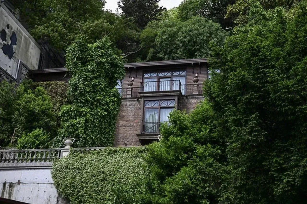 İstanbul Boğazı’nın en pahalı yalısı yeniden satışta: Beyaz Köşk için büyük fiyat indirimi yapıldı!