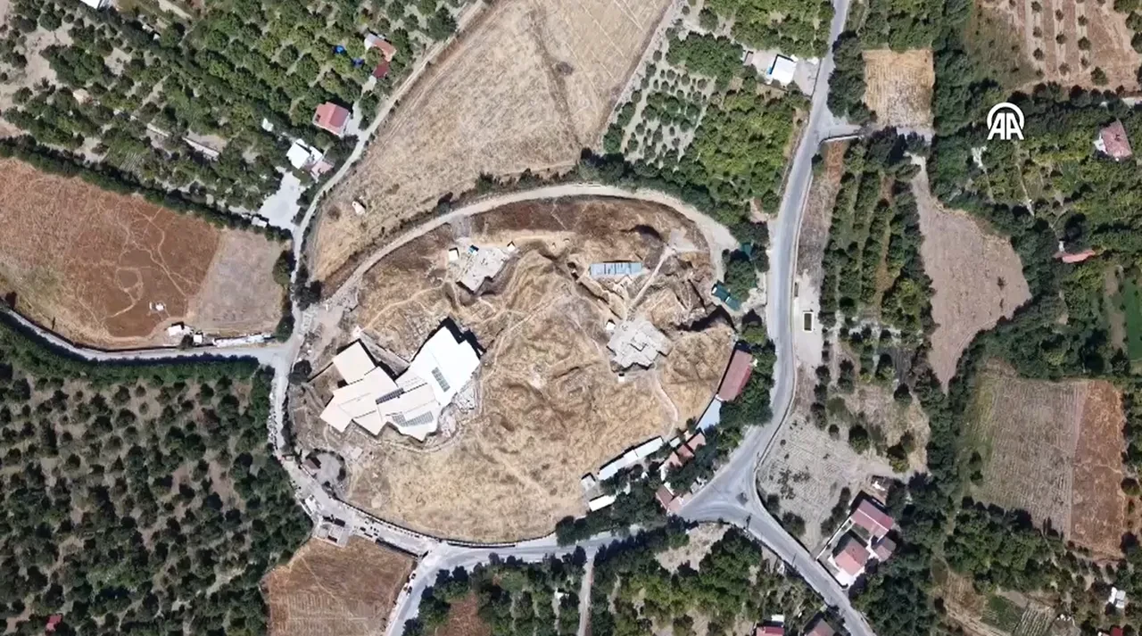 Malatya'da heyecanlandıran keşif! Tam 8 bin yıllık geçmiş: Tarihi parçalar çıkarıldı