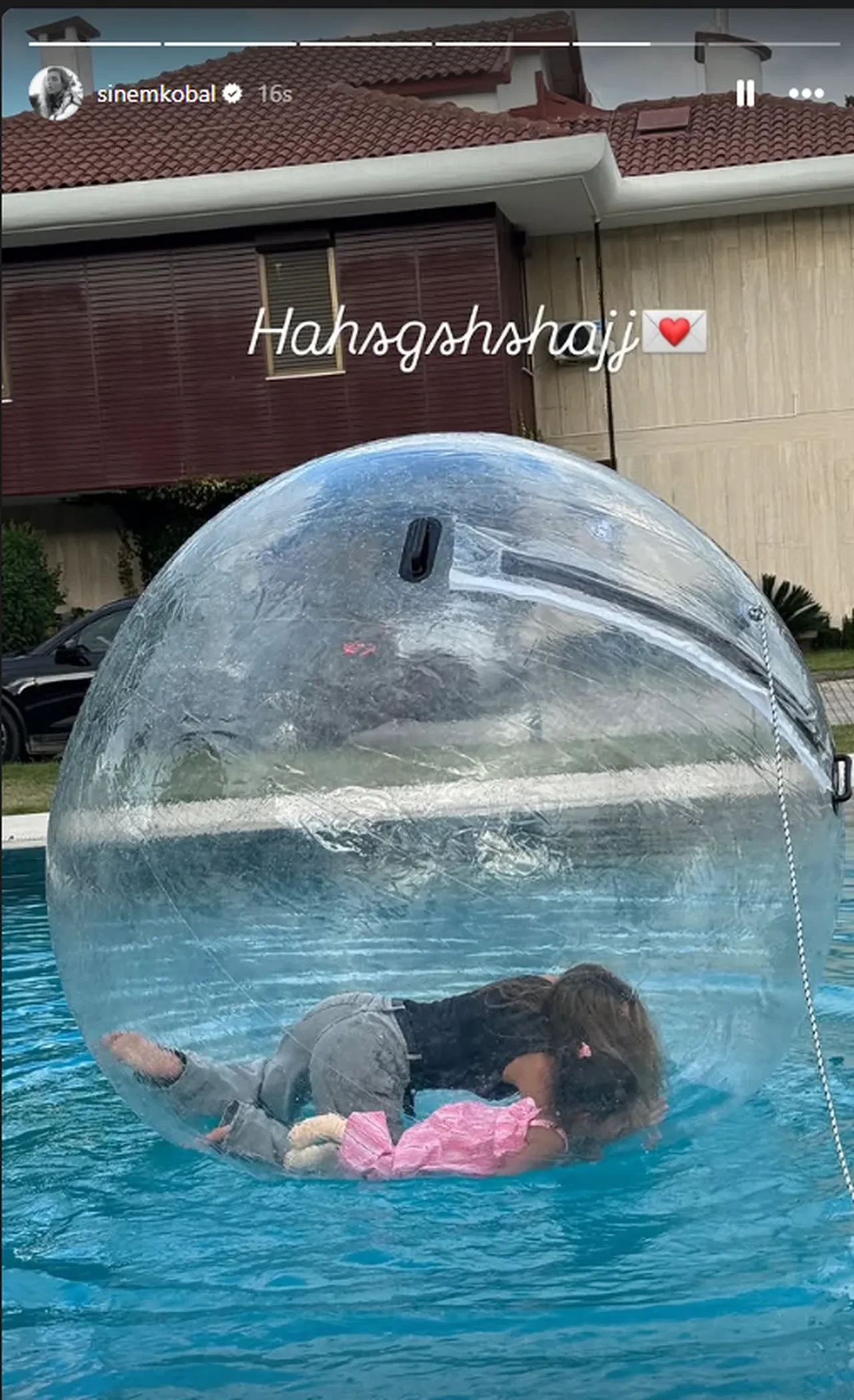 Sinem Kobal ile Kenan İmirzalıoğlu'nun muhteşem evi ortaya çıktı