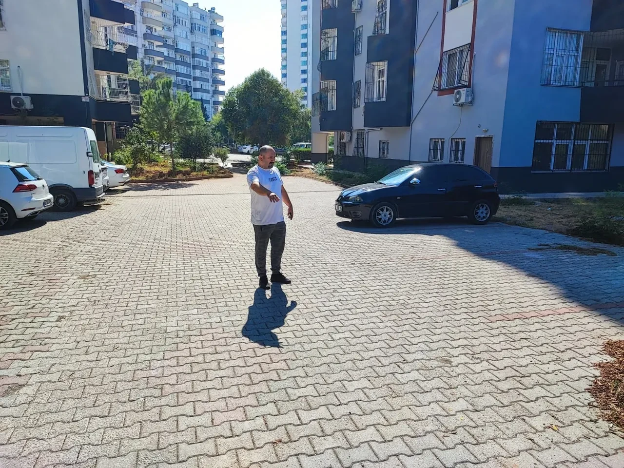 Sokak köpekleri 3 yaşındaki çocuğa dehşeti yaşattı! Korku dolu anlar kamerada