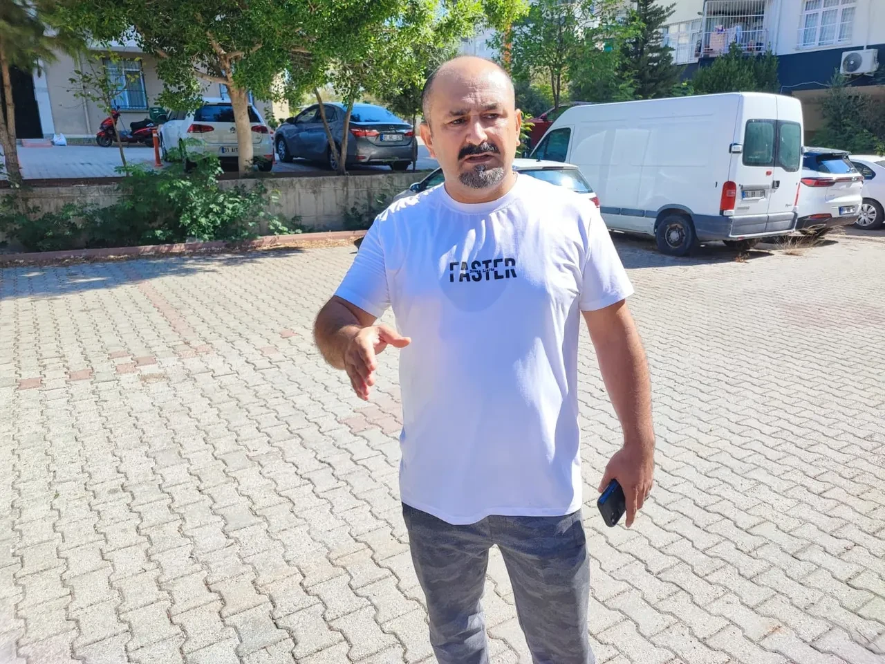 Sokak köpekleri 3 yaşındaki çocuğa dehşeti yaşattı! Korku dolu anlar kamerada