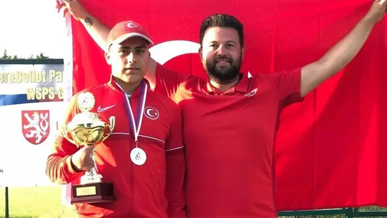 /spor/turk-spor-tarihine-gecti-babasiyla-avda-basladi-dunya-sampiyonu-oldu-3249100