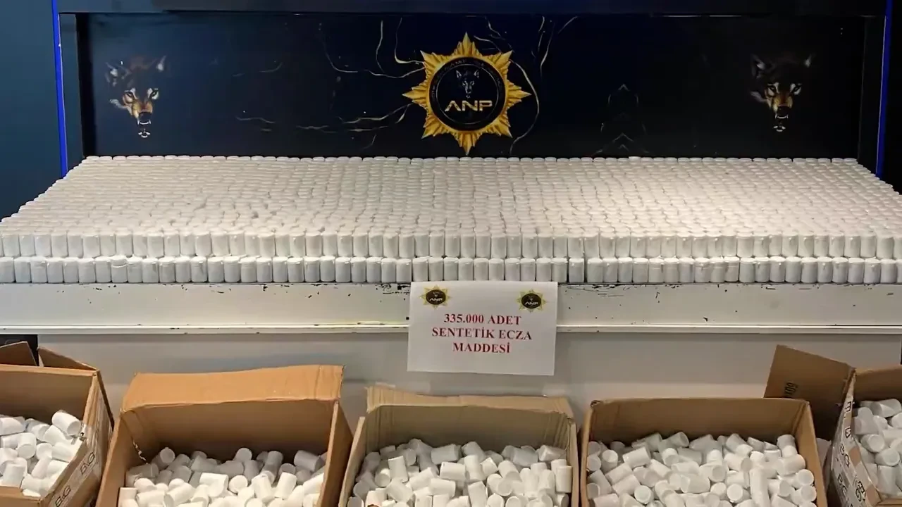 74 ilde büyük uyuşturucu operasyonu! Milyonlarca hap ele geçirildi