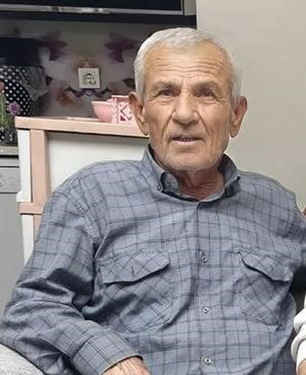 Ağacı kesmek isterken boğazını kesti! Yaşlı adamın feci sonu: Etraf kan gölüne döndü