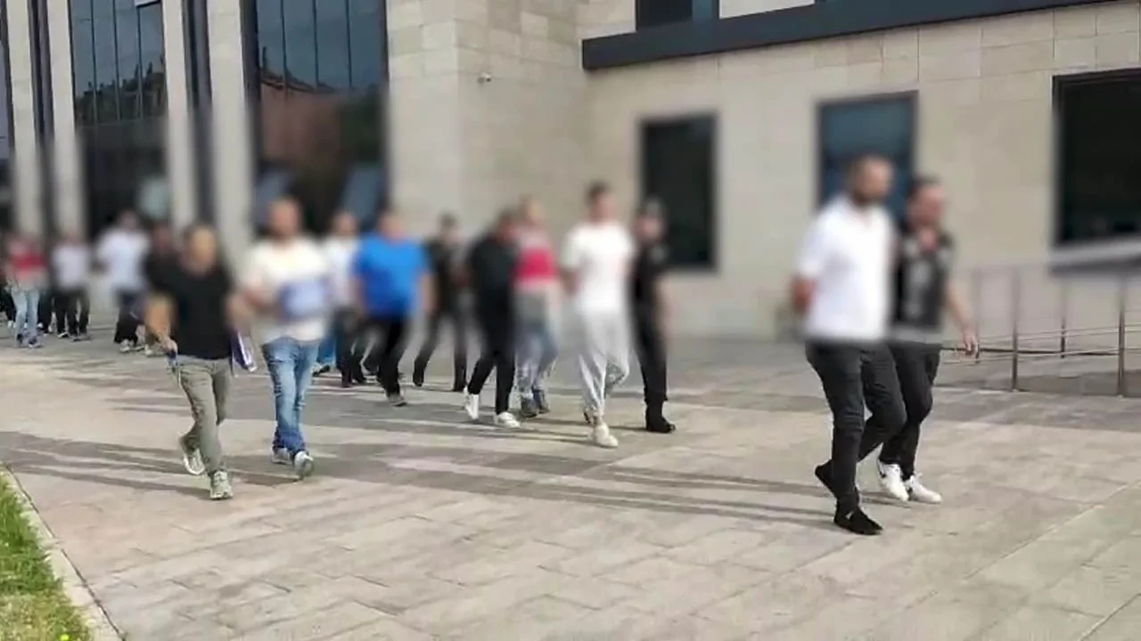 Çanakkale'de vatandaşın malını baskıyla alan çete çökertildi: Çok sayıda tutuklama var