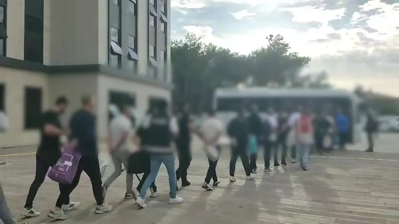 Çanakkale'de vatandaşın malını baskıyla alan çete çökertildi: Çok sayıda tutuklama var