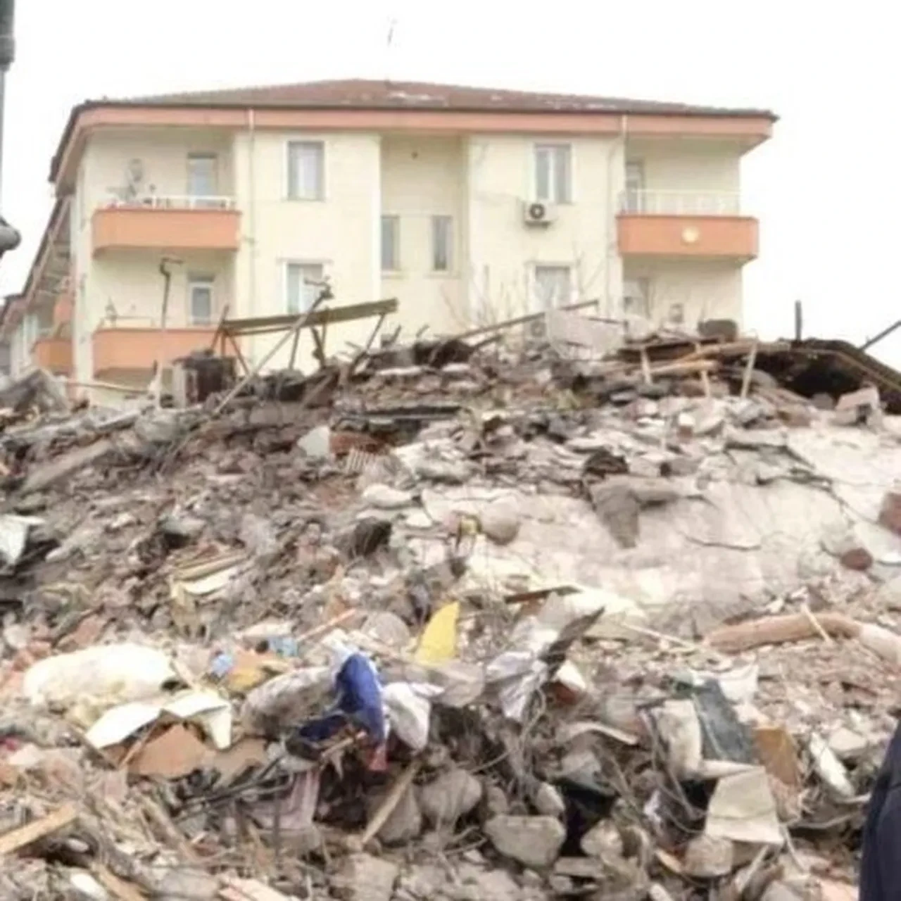 Hayat Sitesi 16 kişiye mezar olmuştu! Kolonları inceltirken böyle gizlemiş!