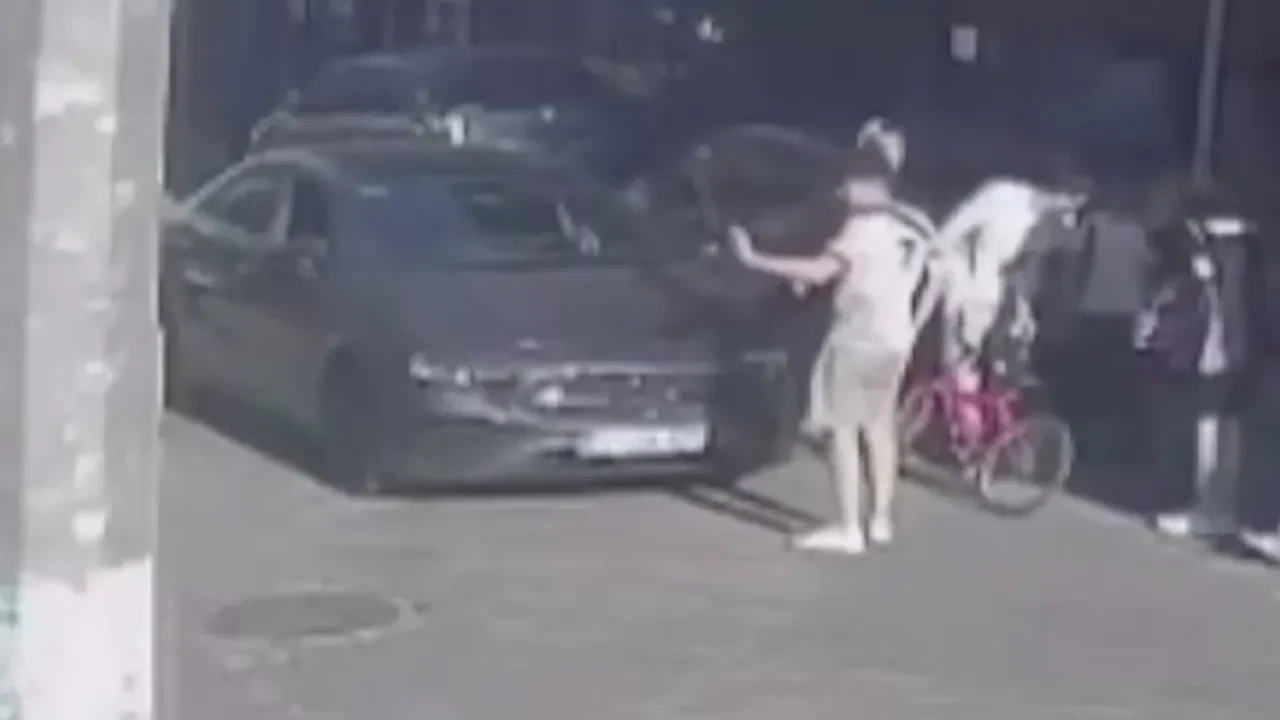 İstanbul'da dehşet anları! 10 yaşındaki çocuğu tekme tokat dövdüler