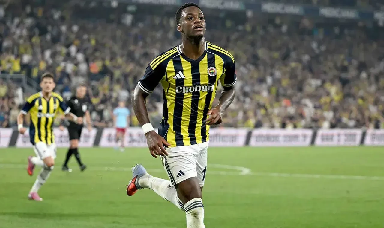 Jhon Duran'ın son durumu belli oldu! Tedaviden koltuk değnekleriyle dönmüştü