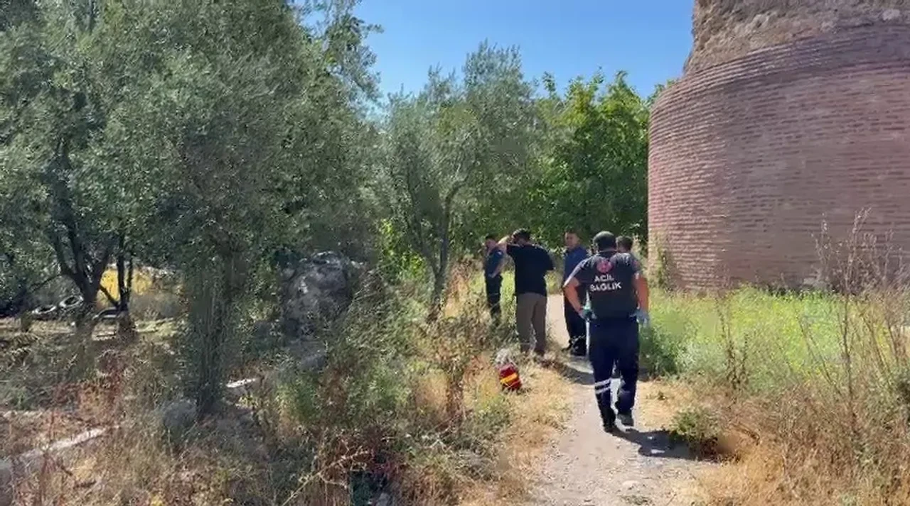 Tarihi surların dibinde korkunç olay! Erkek cesedi bulundu: Kimliği ortaya çıktı