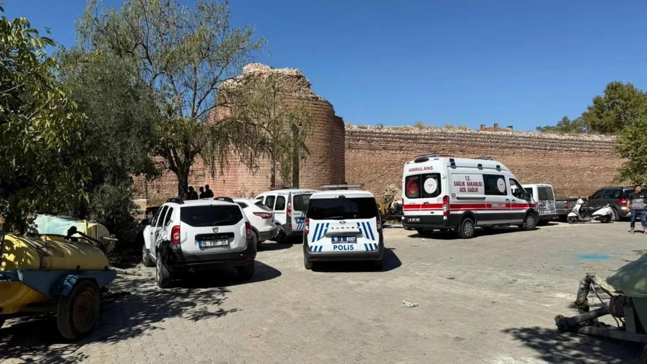 Tarihi surların dibinde korkunç olay! Erkek cesedi bulundu: Kimliği ortaya çıktı