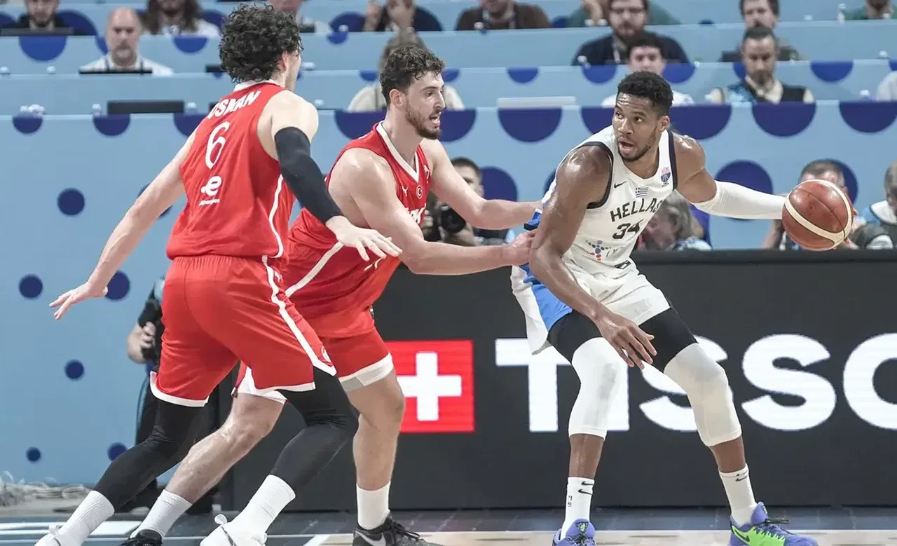 Yunan basketbolcudan Türk bayrağı için skandal sözler! Tepki çok sert oldu