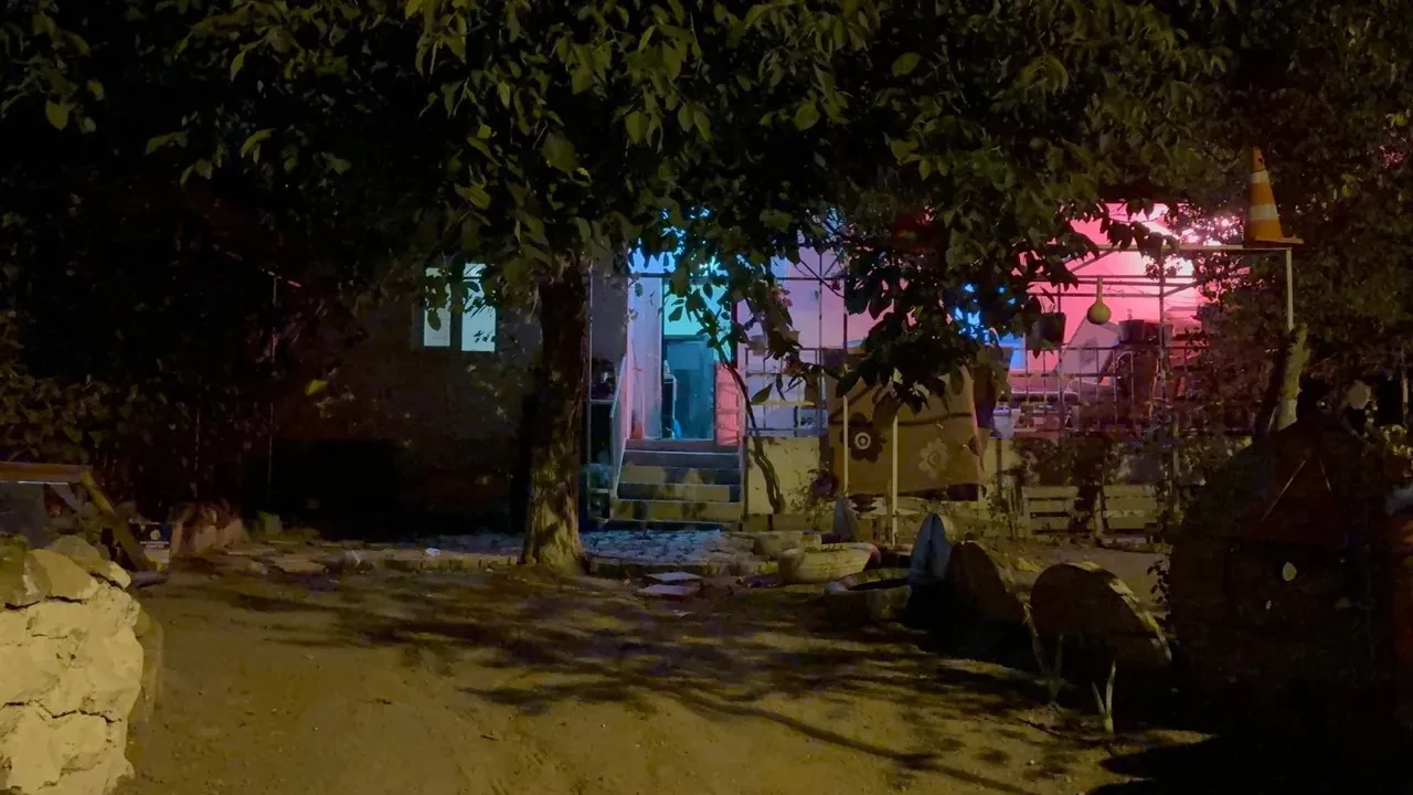 Bağ evinde korku dolu anlar! Erkek arkadaşının göğsüne bıçak sapladı 