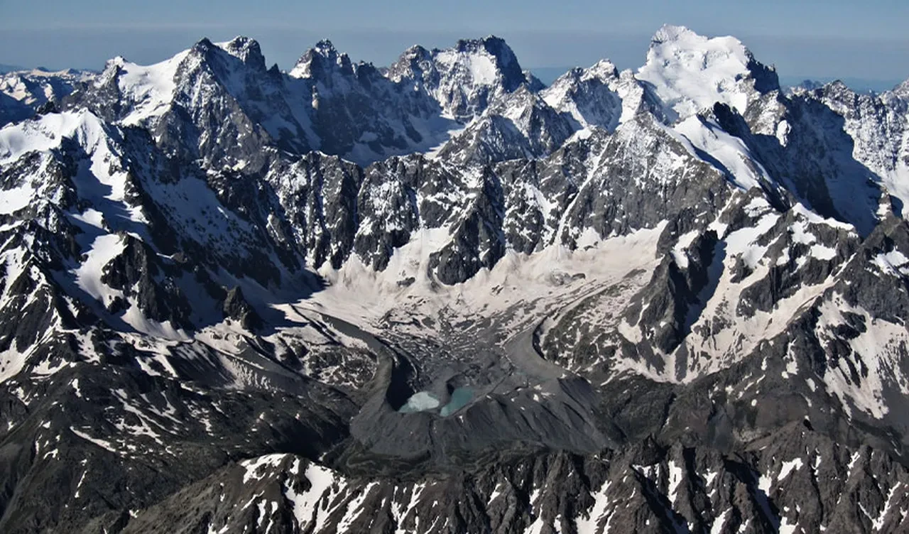 Fransız Alpleri'nde gizemli ölüm! Masife tırmanan iki dağcı hayatını kaybetti