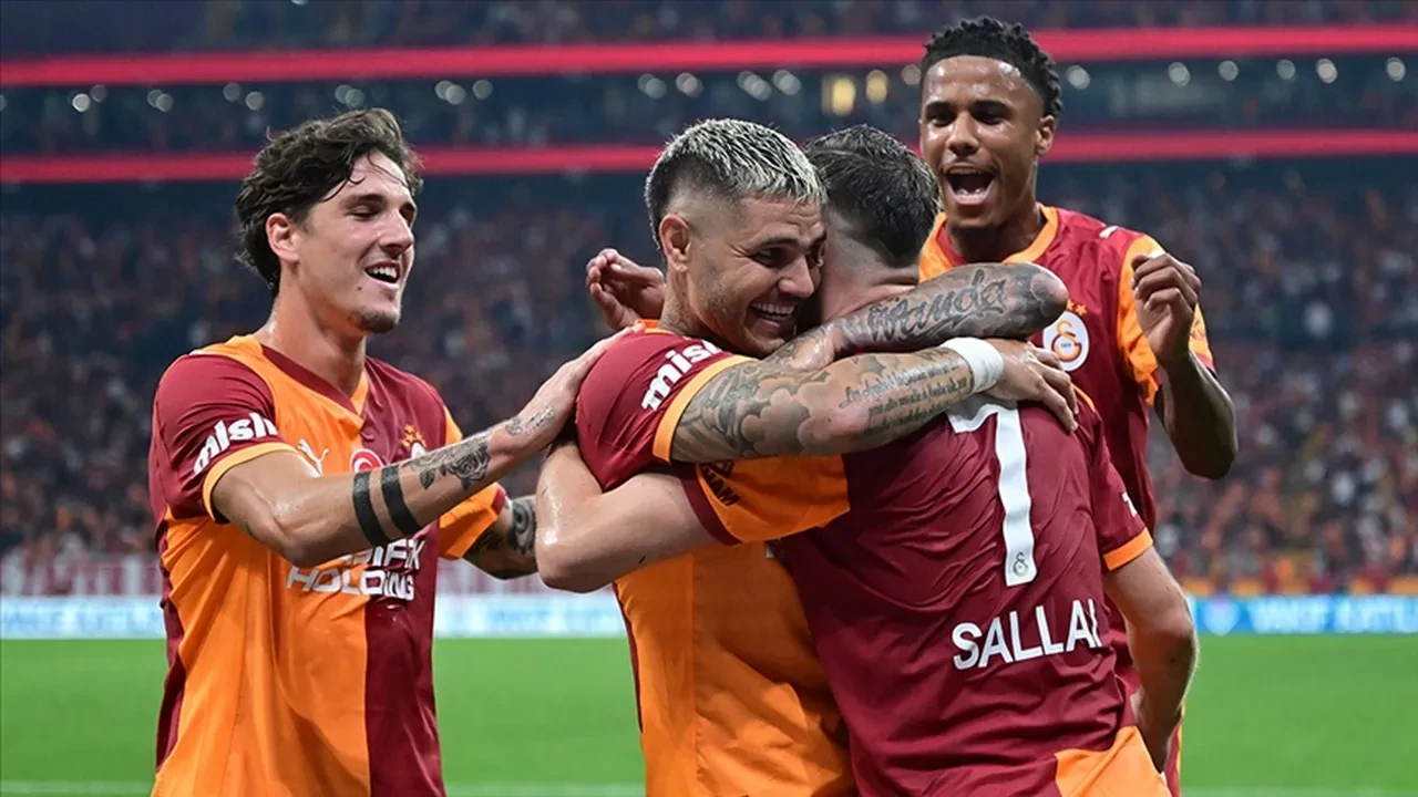 Galatasaray Frankfurt maçı kamp kadrosunu açıkladı! Kritik Osimhen kararı