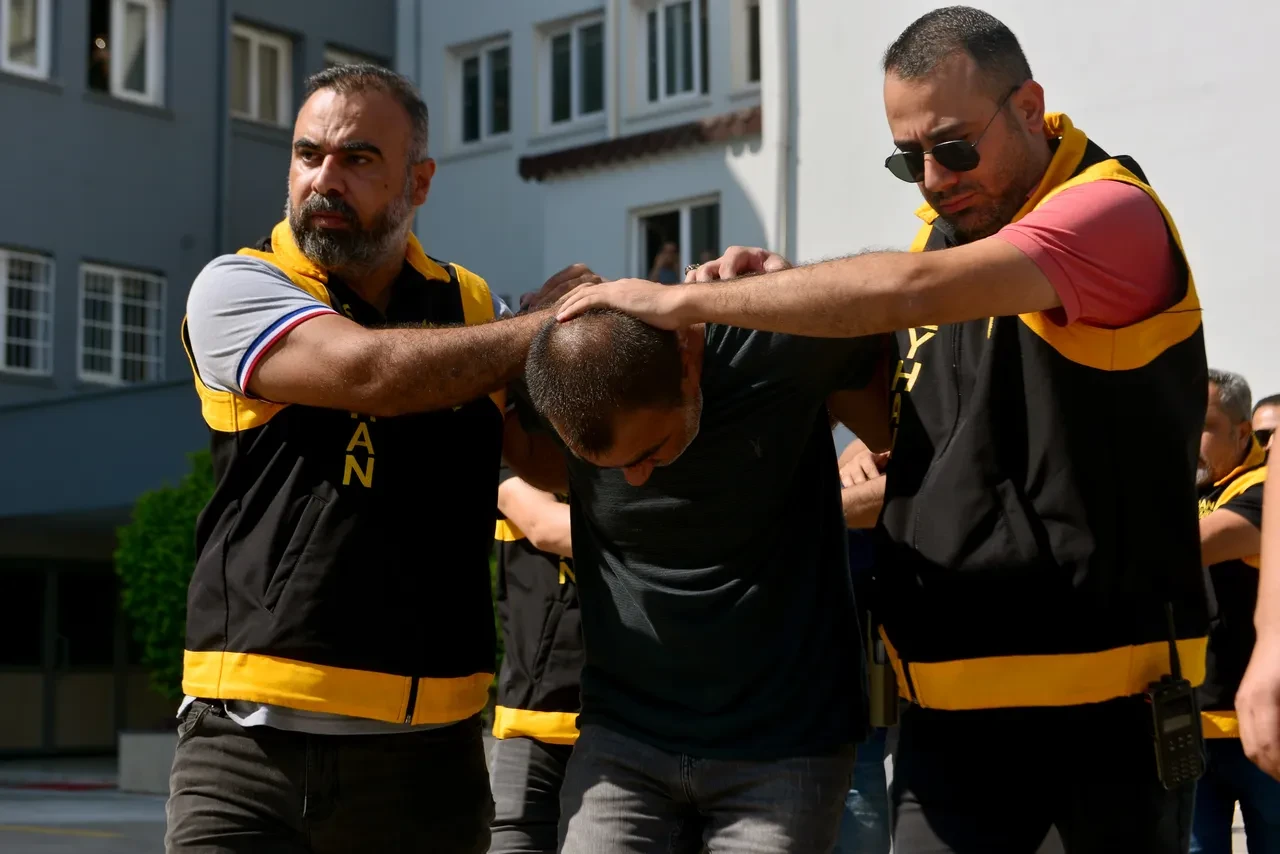 Haraç çetesi operasyonunda şoke eden detaylar! Gizli bölmeden neler çıktı neler 