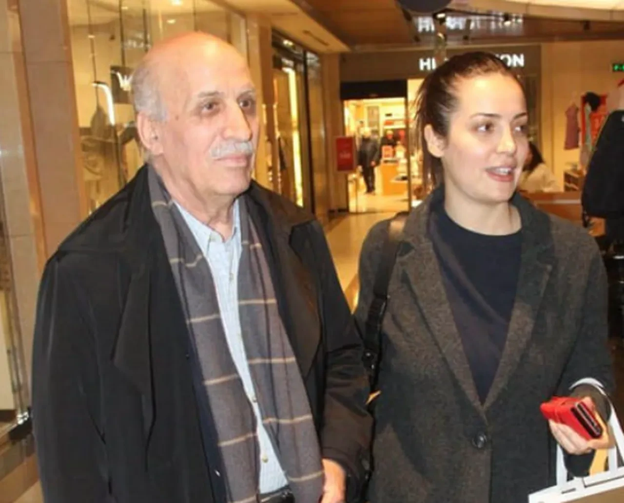 İrem Sak'tan babasının ölüm yıl dönümünde duygusal mesaj! 