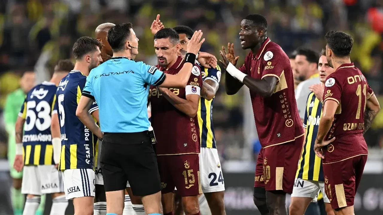 /futbol/iste-fenerbahce-trabzonspor-macinin-var-konusmalari-sayilmayan-gol-icin-var-odasi-ne-3249398