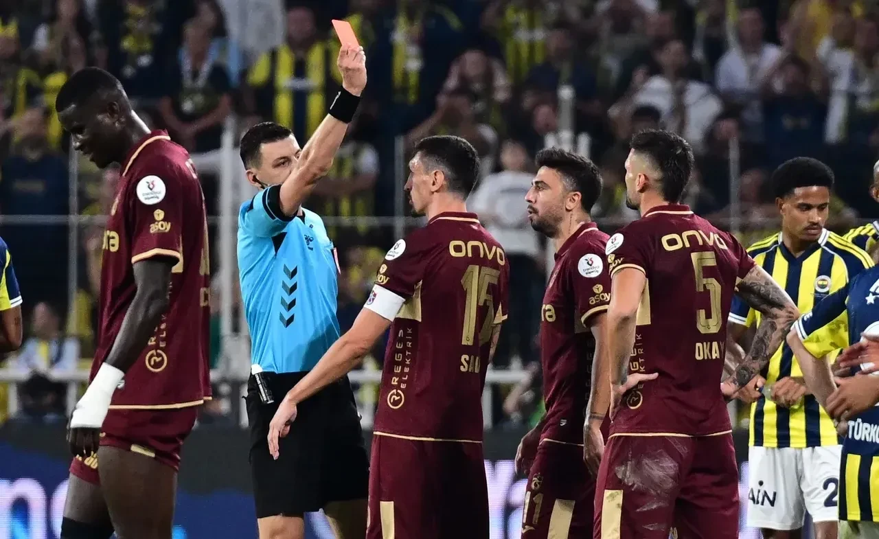 İşte Fenerbahçe - Trabzonspor maçının VAR konuşmaları! Sayılmayan gol için VAR odası ne dedi?