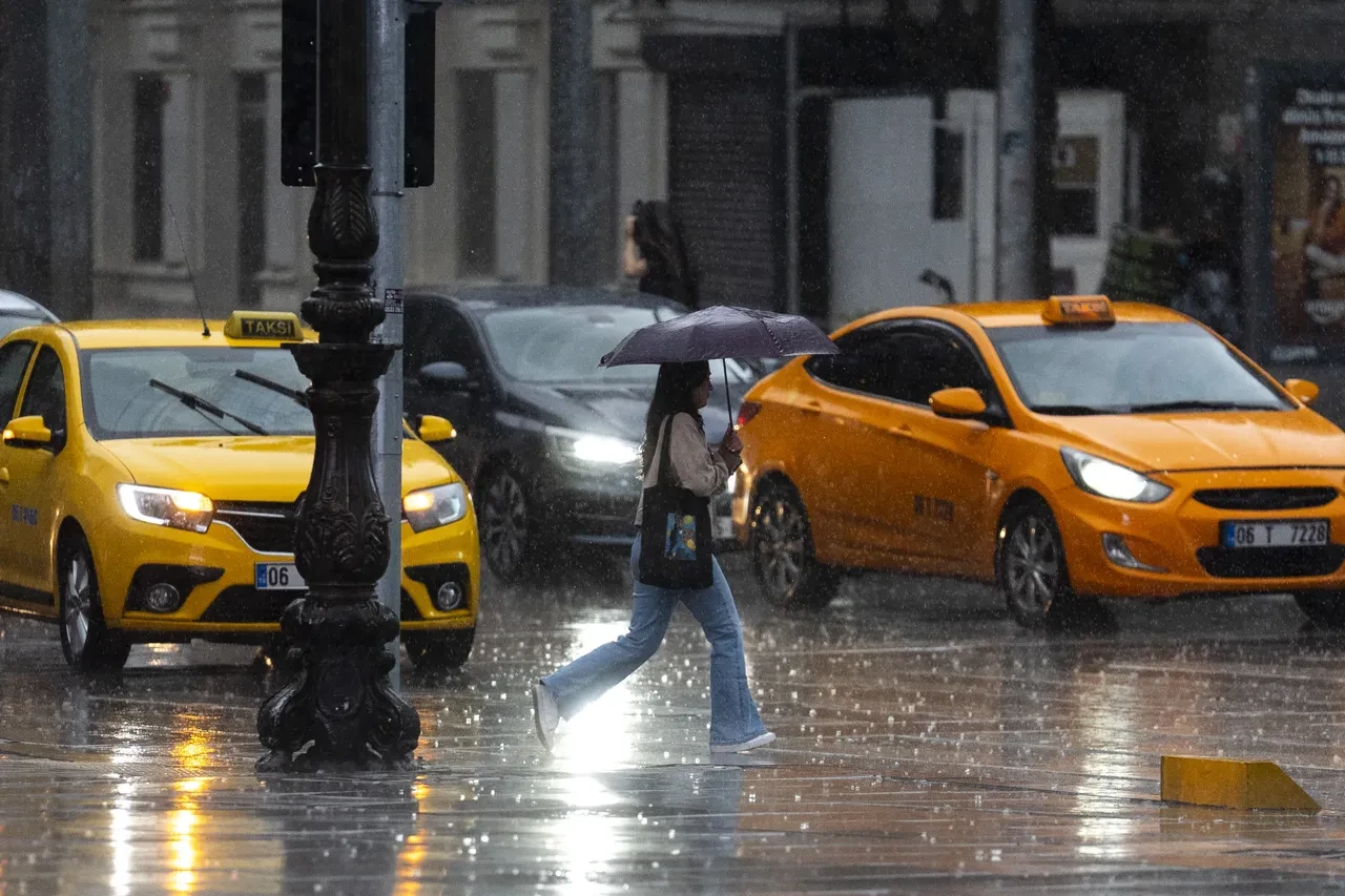 Kuvvetli sağanak alarmı! Meteoroloji 13 ili uyardı