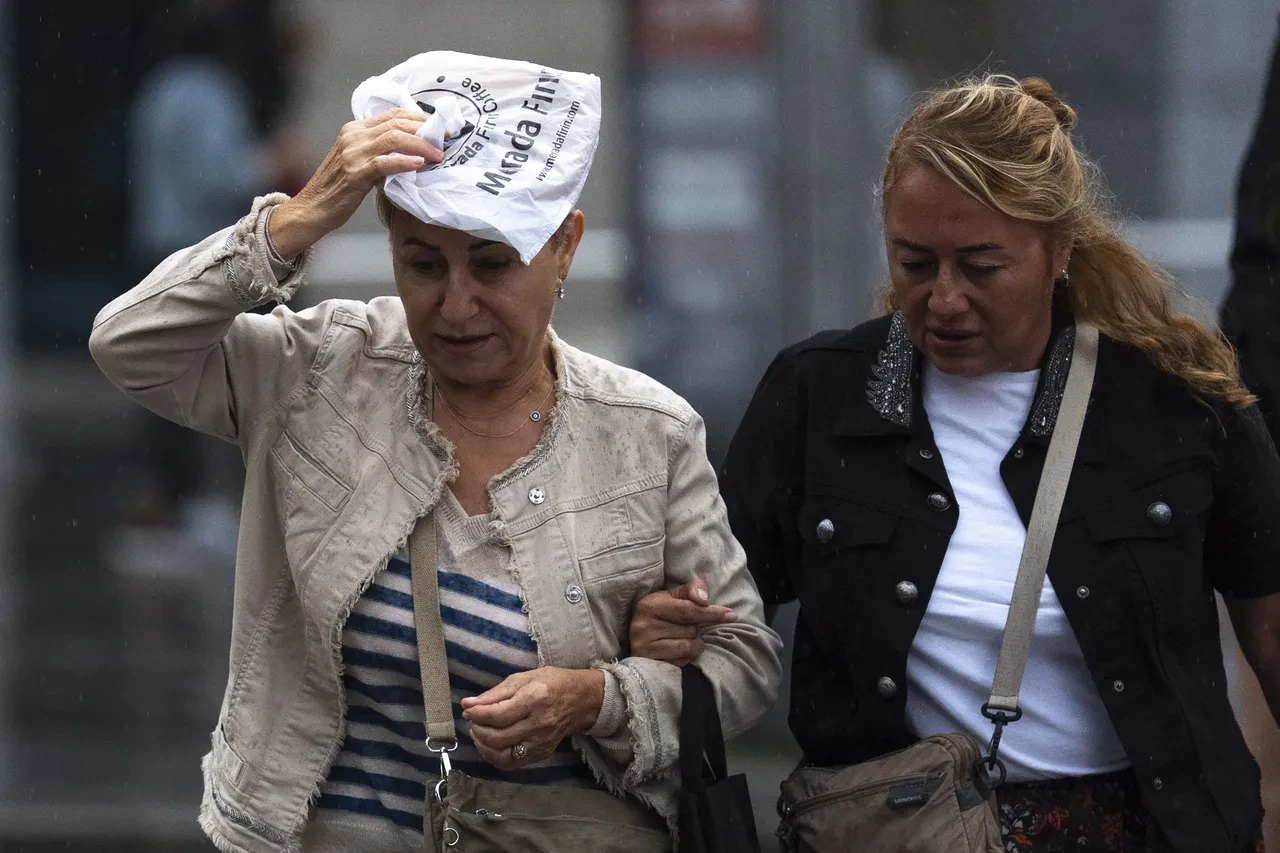 Kuvvetli sağanak alarmı! Meteoroloji 13 ili uyardı